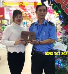 Nhân viên bảo vệ siêu thị trả lại hơn 25 triệu đồng cho khách đánh rơi